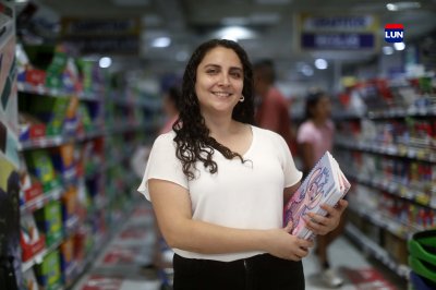 Listas escolares: mamás y papás hacen las tareas con tiempo