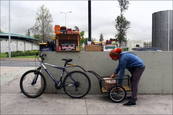 El "puesto" al principio era una pura caja de zapatos.