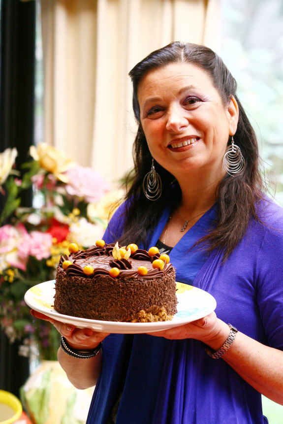 Evelyn hace cursos donde enseña recetas como tortas, queques y mousses.