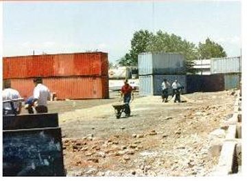 1990 - Es creada la Comunidad Feria Lo Valledor S.A. Un exitoso emprendimiento de un puñado de trabajadores feriantes, ingeniosos y eficientes que requería de mayor espacio.
