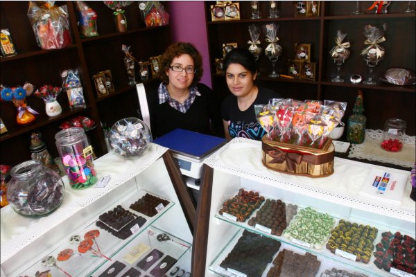 María Cristina y Ángela Fuentes buscaron sectores no tradicionales para su local.