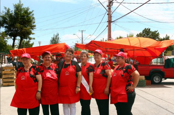 Las directivas hicieron de anfitrionas en plena reinauguración.