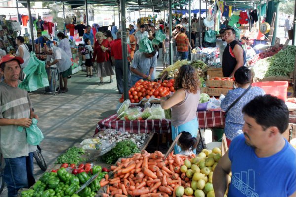 Las ferias libes abastecen el 70% del mercado de frutas y verduras.