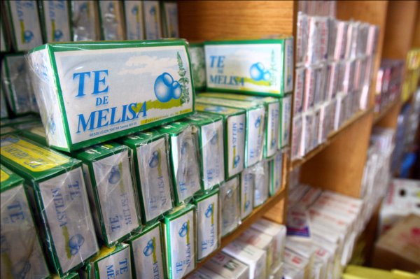 La variedad de té es muy amplia en el local.