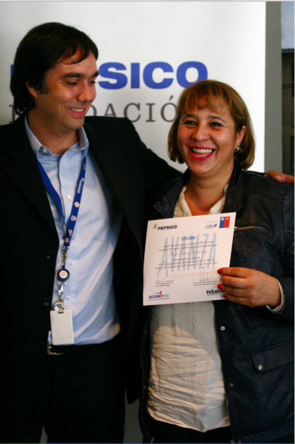 Beltrán Franzani con Susana Abello. Al lado, María Verónica Nahuelcoy.