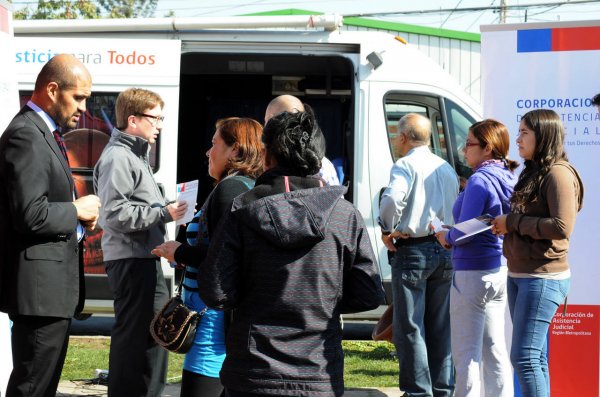 La atención en terreno les soluciona un problema de tiempo a los feriantes.
