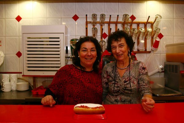 Rosa Vaccarella y Carmen Abiuso se perfeccionaron en atención personalizada.