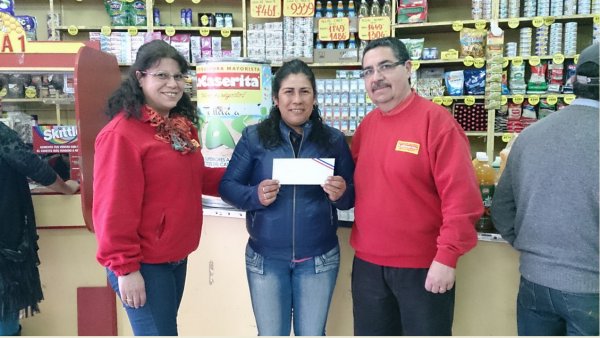 Verónica Calderón depositó su cupón en local de Copiapó y ganó un viaje para dos personas a Florianópolis, Brasil, con estada por cuatro días y tres noches.