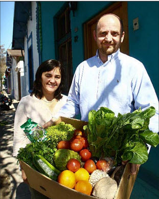 El matrimonio trabaja con diez agricultores de proveedores.