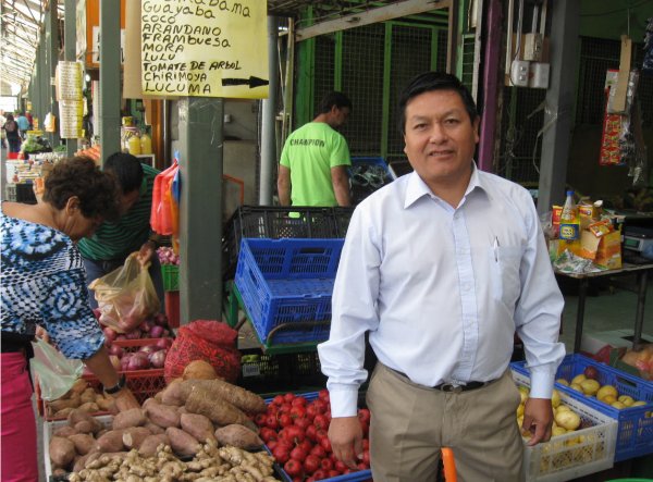 Santos Villacorta Mendoza, socio de lo que será Importadora y Exportadora del Perrú.
