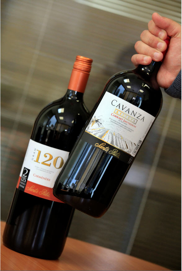 En Santa Rita tienen dos novedades. La botella de 2 litros de 120 y Cavanza, el primer vino reserva en botella de 1,5 litros.