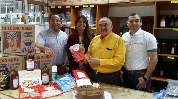 Mauricio Arévalo, hijo; Gabriela Poblete, ejecutiva LUN; Víctor Arévalo, el patriarca, y
Rodrigo Arévalo, hijo.