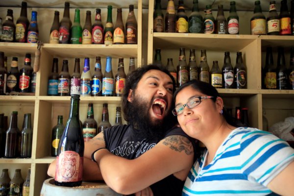 Carlos y Leyla son los cerebros detrás de la microcerveceríaMacho Cabrío.
