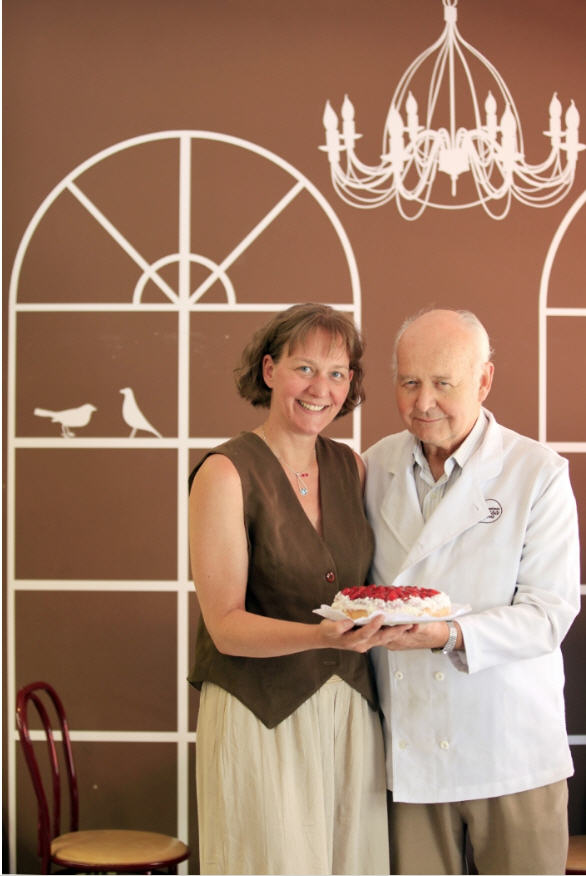 Rodolfo Aigner y su hija Gisella manejan un local
con más de setenta años de historia.