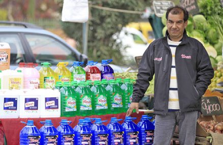 "La gente quiere apoyar a los pequeños
productores de detergentes", dice Montecinos.