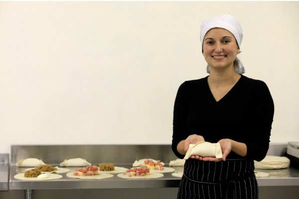 "Nosotros hacemos empanadas de dos tipos: fritas y horneadas", cuenta Ana María.