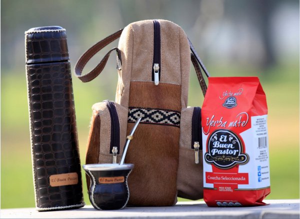 Además de la yerba mate, El Buen Pastor ofrece también una serie de accesorios.