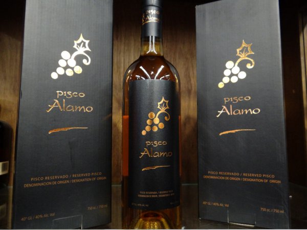 La etiqueta negra es un distintivo.