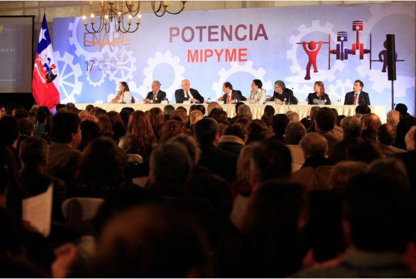 Delegados de todo el país repletaron el salón del
Círculo Español.