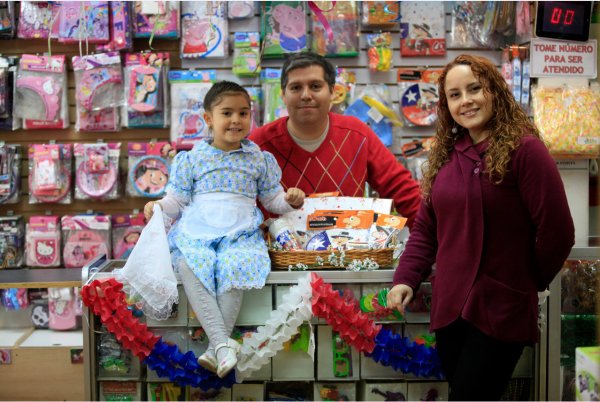 Rodrigo y Karima comentan que en los últimos  años ha ido creciendo el espíritu patrio.