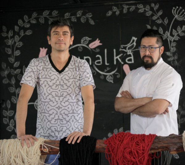 "Durante nuestra presentación iremos contando algo de la historia de los productos que usamos para elaborar los postres", dicen estos chefs.