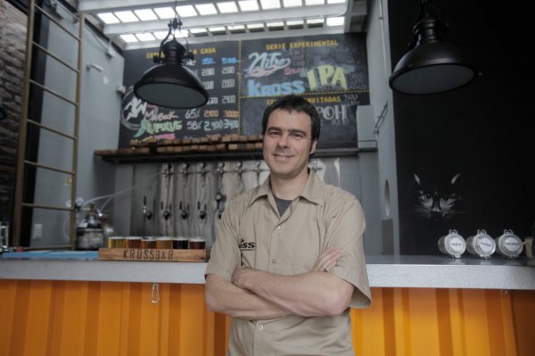 "Queremos ser un aporte al movimiento microcervecero del país, José Tomás Infante KrossBar". 
