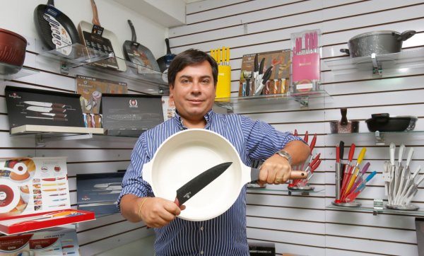 Pablo Céspedes maneja un completo stock, que supera los 1.600 productos.