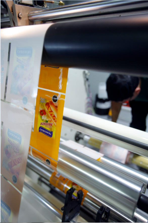 Echegaray resalta los avances tecnológicos en el área de impresión de etiquetas.