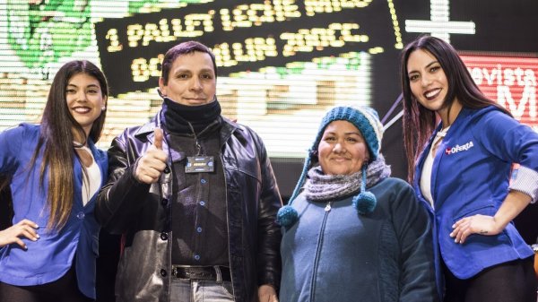 Juanita Caballero, se emocionó con la suscripción LUN.