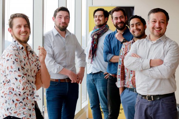 El equipo de Emprende Joven. Los interesados pueden escribir un correo a oscar@emprendejoven.cl o llamar al +56 9 87213637.