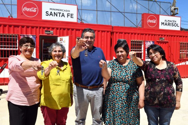 En Santa Olga entregaron 20 containers habilitados como kioskos.