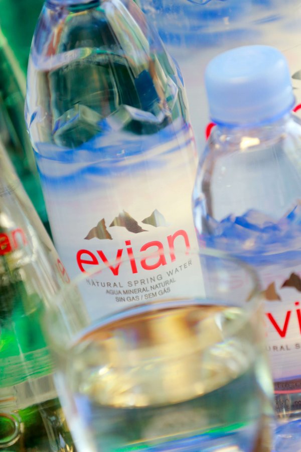 Evian lleva 20 años en el país y fue pionera en el Aguas premium mercado.