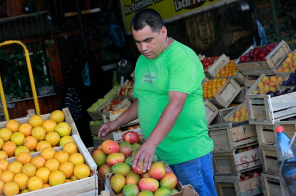 En Javi Frut destacan la compra del mango para hacer jugos.