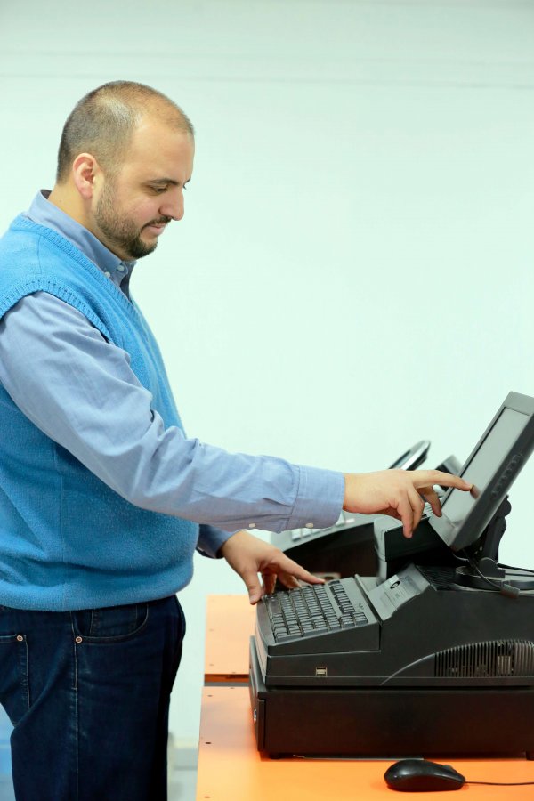 Tendremos el sorteo de una de nuestras máquinas registradoras. José Luis González Continental Retail