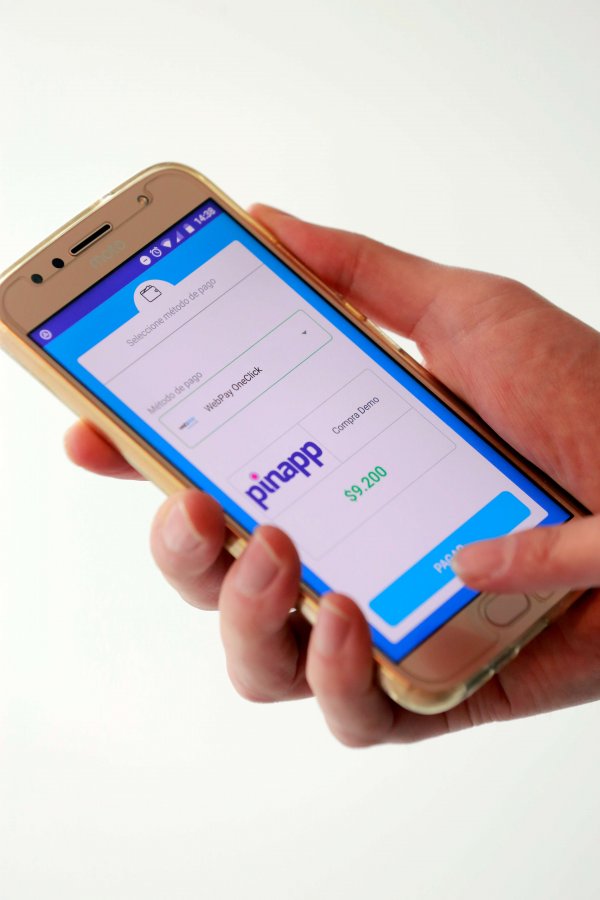 Pinapp funciona como botón de pago a través de
celulares.