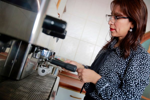 Ofrecemos máquinas italianas de gran calidad
para las cafetería. Luz Ugarte.