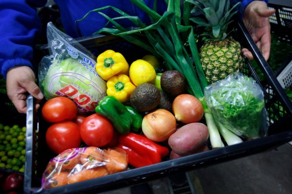 Frutas y verduras pasan por un riguroso proceso de selección.