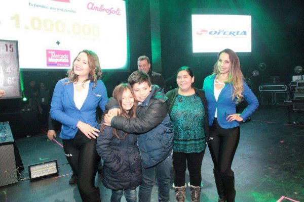 Johana González y Héctor Araneda obtuvieron millonarios premios en mercaderías.