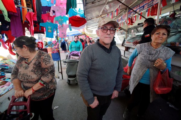 "Nuestras ventas han bajado un 50%", explica Heriberto Aros.