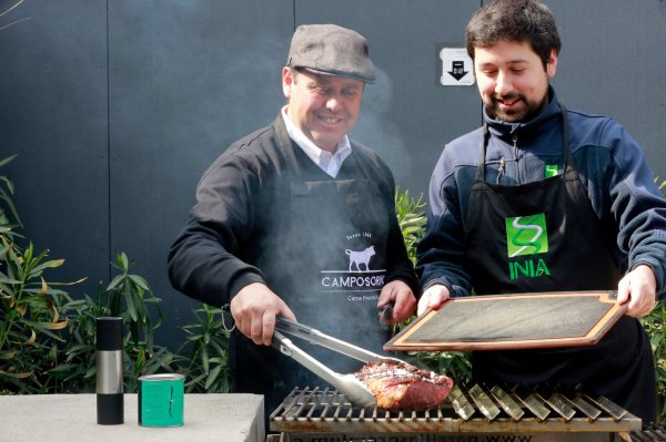 Aleph Orellana junto con Ignacio Subiabre, en el local de Camposorno.