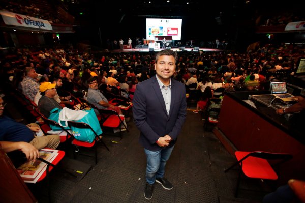 José Luis Pierola explica que este evento ha tomado fuerza gracias a la integración de empresas proveedoras con distribuidoras como La Oferta y sus clientes.