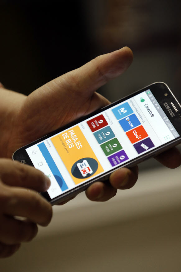 La App permite vender recargas de celulares y pasajes de buses, entre otras cosas.