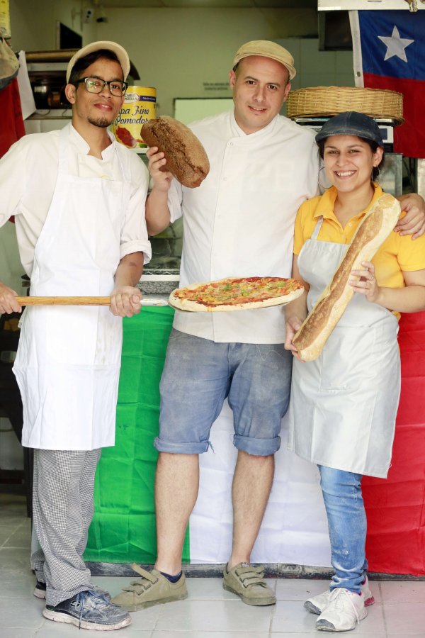 "Nos especializamos en hacer algunas variedades de pan con masa madre", dice Felipe Gallardo.