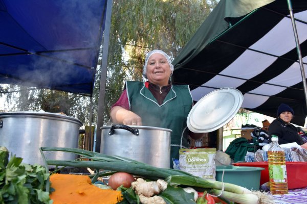 María Rojas regaló sopas y consejos para cocinar mejor.