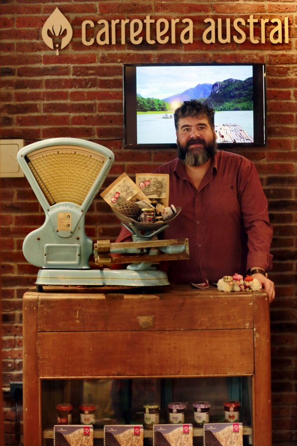 Alejandro González tiene locales en Santiago y Valparaíso.