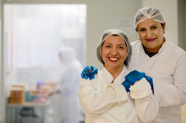 María José Núñez y Paula Polanco dicen que quieren abrirse a negocios como cafeterías.