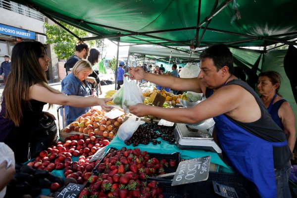 La feria Gruta de Lourdes funciona martes y jueves de 17 a 20 horas.