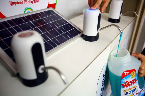 Las máquinas, que operan con energía solar, entregan un atractivo margen a los comerciantes.