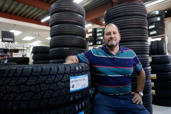 "El peso que soporta el neumático es lo primordial", opina Rodrigo Flores.