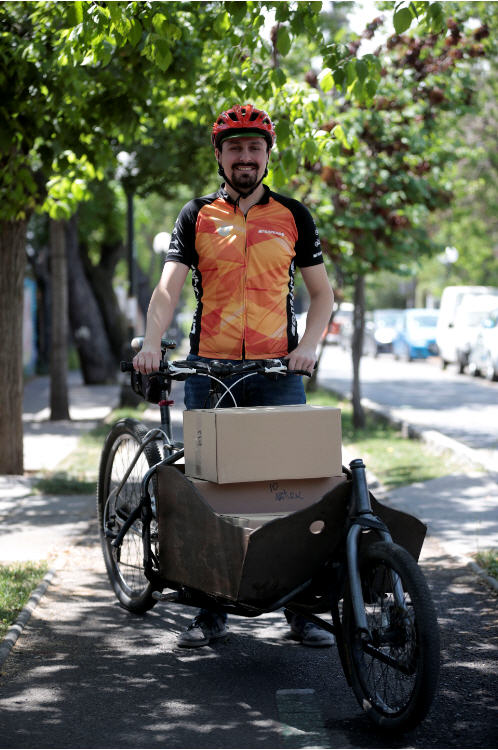 "Un objetivo es que la gente use la bicicleta al
vernos", dice Ricardo Escobar.